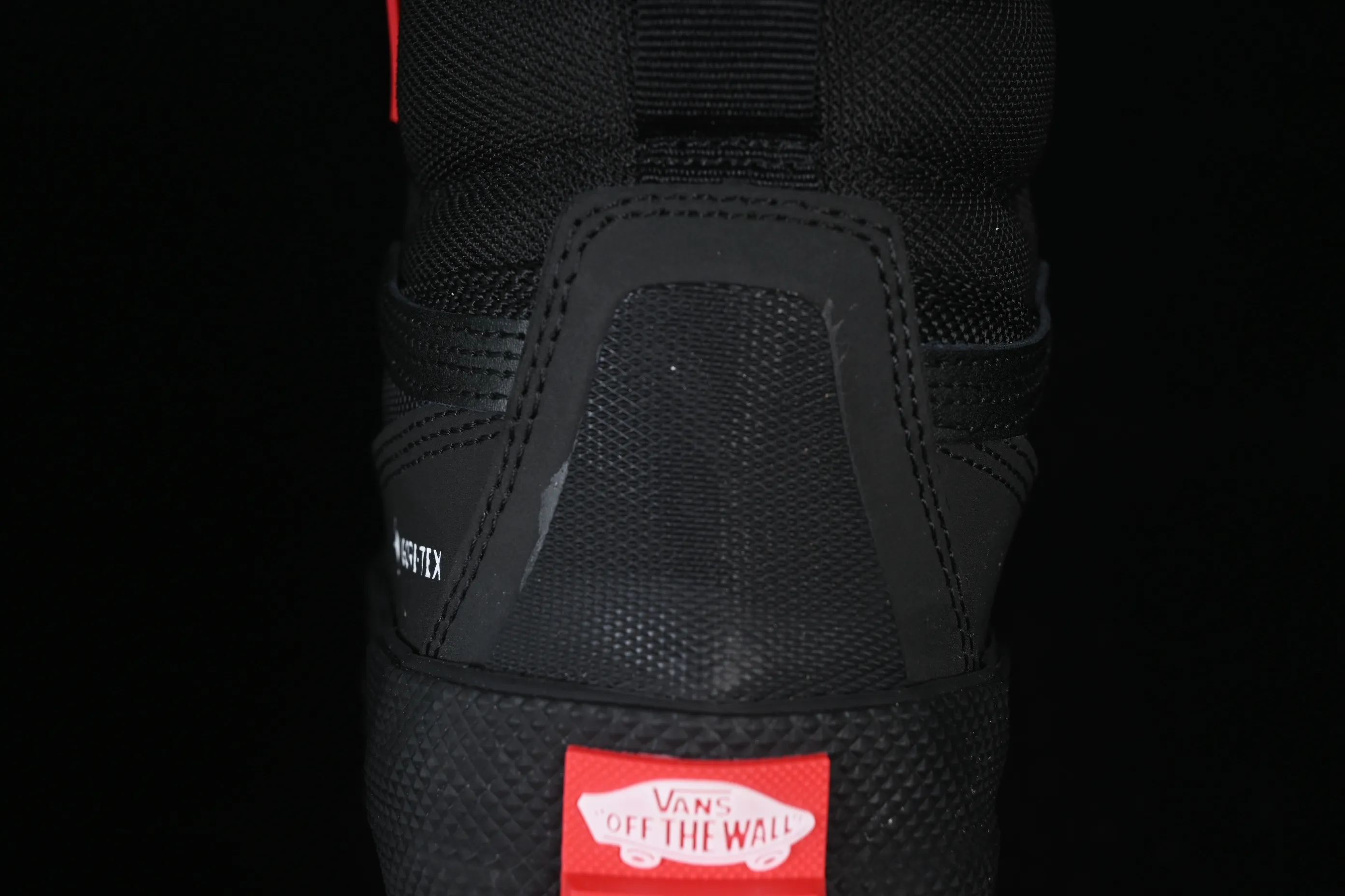 All categories Vans Vans series Vans Hi Vans high-top Vans Sk8-Hi Gore Te Outdoor adventure series round-toe lace-up high-top outdoor functional casual shoes VN0A5I1110J